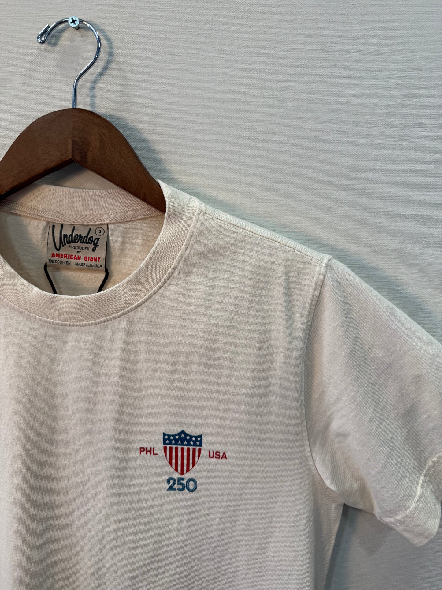 250TH INDEPENDENCE HALL GRAPHIC TEE